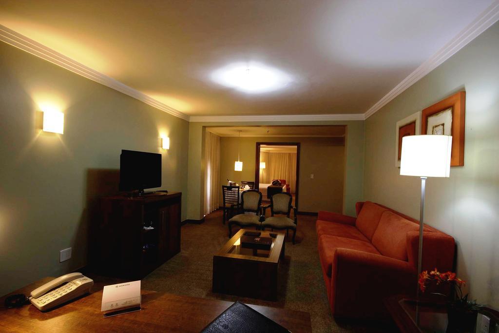 Windsor Plaza Brasilia Ξενοδοχείο Δωμάτιο φωτογραφία A suite at the Sheraton Addis Ababa Hotel